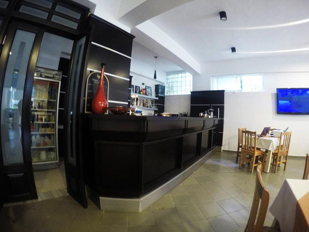 Hotel Aulona ซารานเดอ ภายนอก รูปภาพ